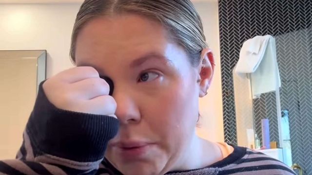 Kailyn Lowry in Tears About ‘Mutilating’ Her Body with Plastic Surgery ‘to Be Skinny’ It’s ‘Mental Illness’