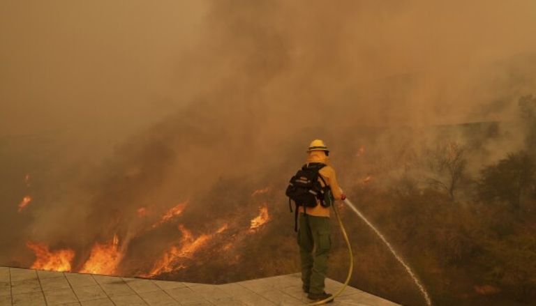 Trump blasts California water policies as he prepares to inspect Los Angeles fire damage