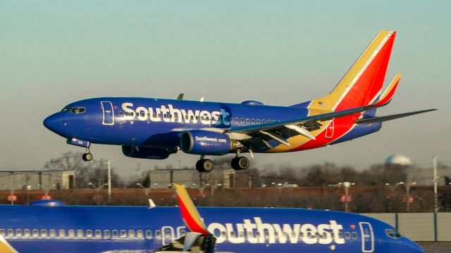 US Government Sues Southwest Airlines, Fines Frontier for Persistent Flight Delays