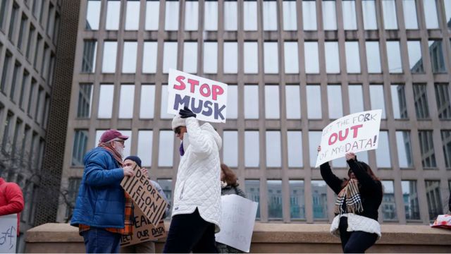 Deadline Approaches for Federal Workers Regarding Trump’s Resignation Offer