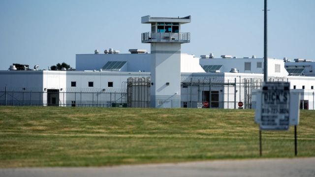 Illinois Transfers Violent Offenders to Medium-Security Prisons After Facility Closure