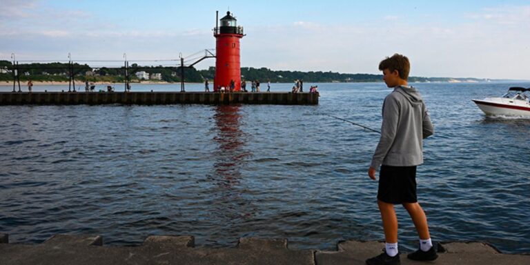 This Beautiful Lake Michigan Town Will Make You Forget About Florida’s Beaches