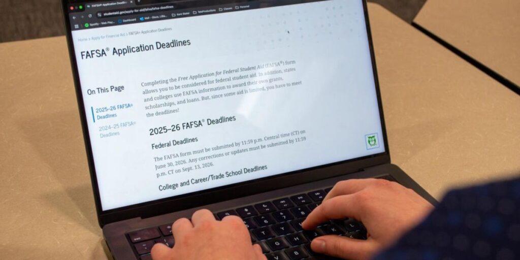 Federal Student Loan Deadlines in 2025: How to Apply and Important Tips